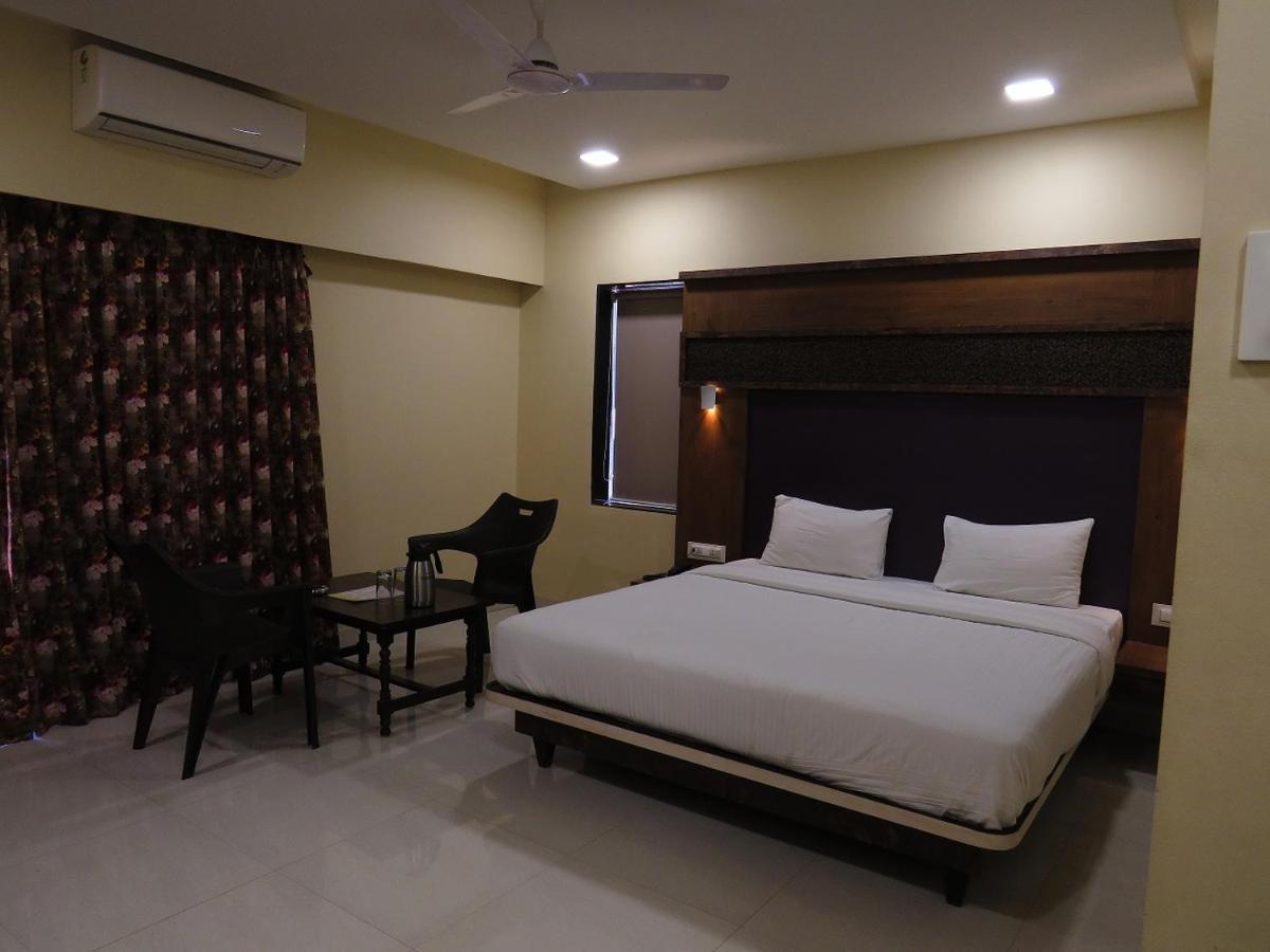 City Palace Resort Лонавла Екстер'єр фото
