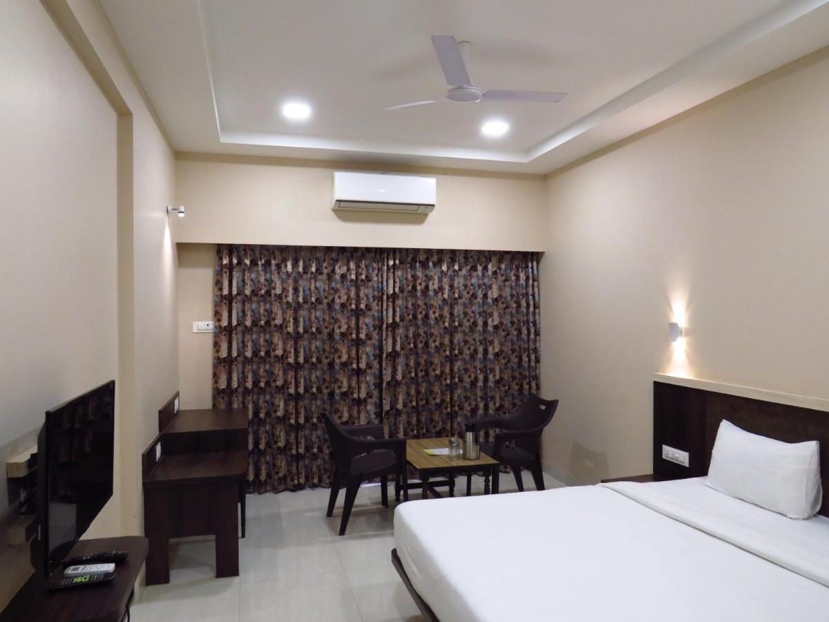 City Palace Resort Лонавла Екстер'єр фото
