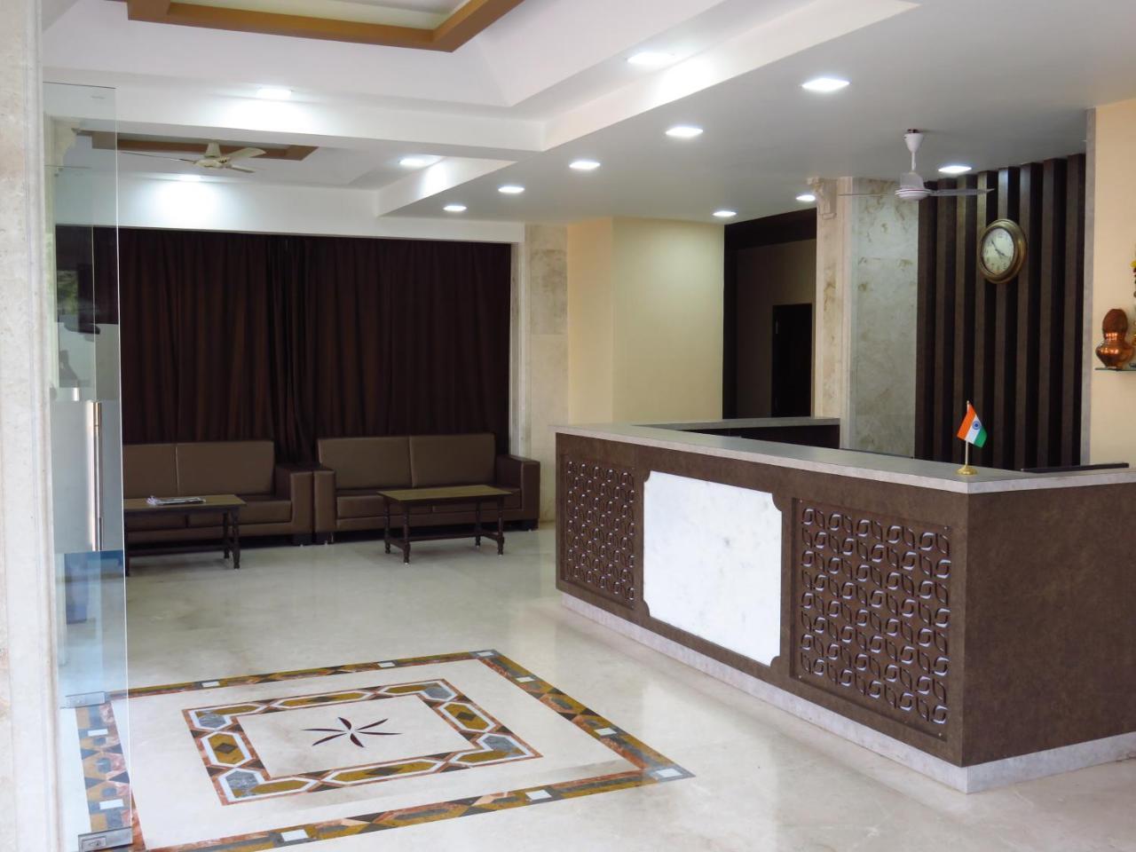 City Palace Resort Лонавла Екстер'єр фото