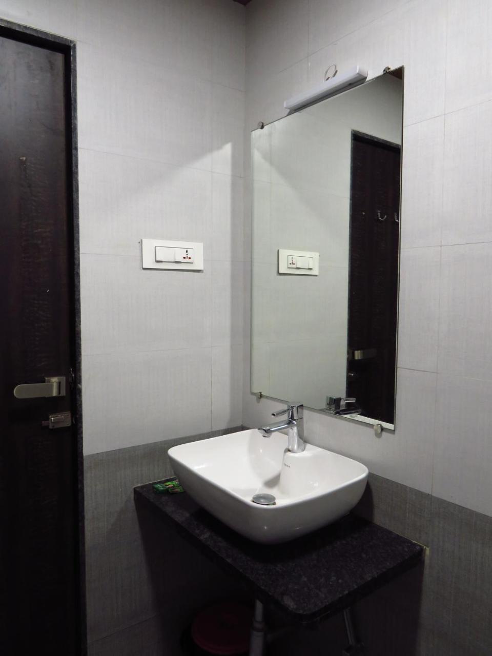 City Palace Resort Лонавла Екстер'єр фото