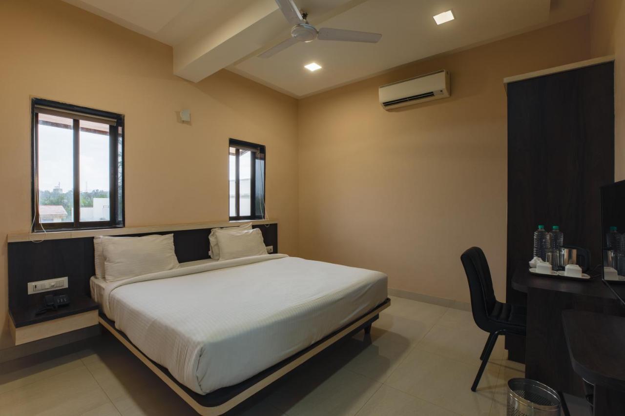 City Palace Resort Лонавла Екстер'єр фото