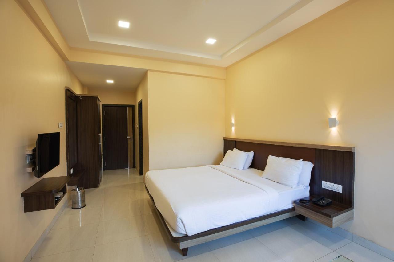 City Palace Resort Лонавла Екстер'єр фото