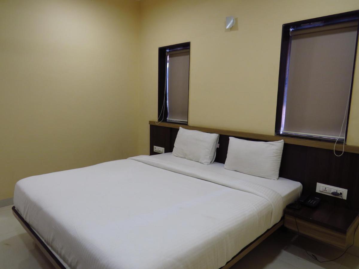 City Palace Resort Лонавла Екстер'єр фото